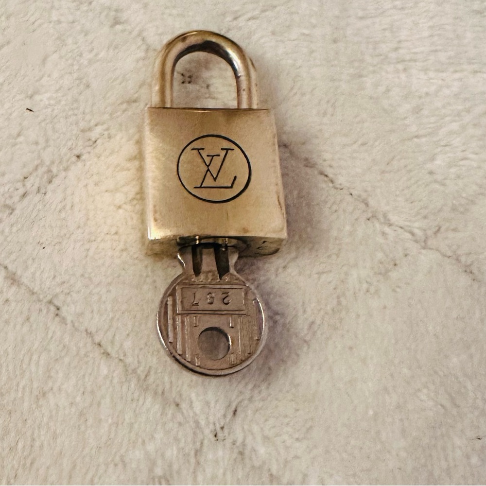 Louis Vuitton Gold Padlock and Key Set-207 - Picture 2 of 3